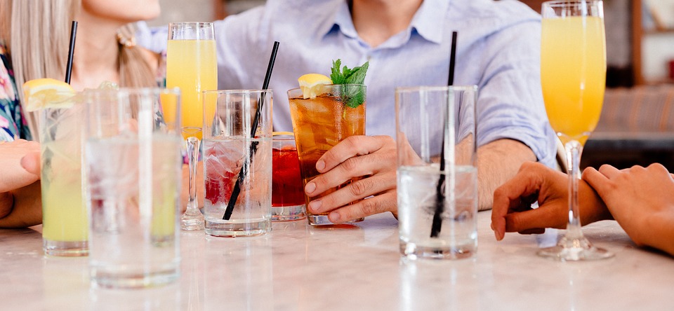 Des cocktails faits maison pour la réussite de votre soirée entre amis